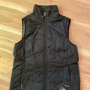 LL Bean Women’s Black packable Primaloft Vest size M